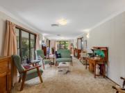 Spacious Family Home with 6 car accommodation in...