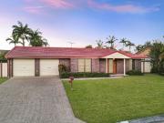 SPACIOUS FAMILY HOME WITH COOL POOL!