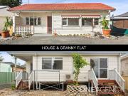 SPACIOUS FAMILY HOME WITH GRANNY FLAT