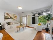 Spacious family home with self contained Bungalow in...