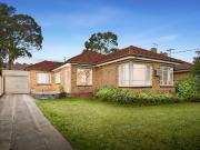 Spacious Family Living in Prime Malvern East Location 6...