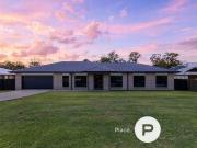 Spacious family living on 3,050m² with pool