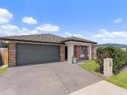 Spacious Family Living Opposite Park