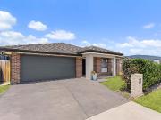 Spacious Family Living Opposite Park