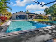 Spacious Family Retreat, 4 Bedrooms, Pool &...