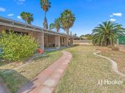 Spacious Family Retreat with Pool and Separate Flat