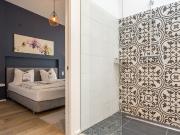 Spacious & fashionable suite in excellent location