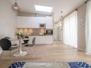 Spacious & fashionable suite in excellent location,...