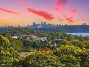 SPACIOUS FIVE BEDROOM HOME WITH HARBOUR OUTLOOKS!