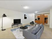 Spacious Fully Furnished CBD Apartment | Walk to RMIT,...
