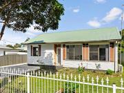 Spacious fully renovated house in a quiet street with...