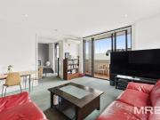 Spacious furnished apartment just steps away from Swan...