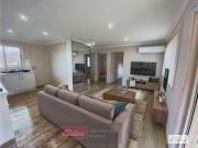 Spacious Granny flat with local convenience