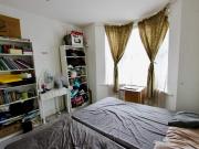 Spacious GROUND FLOOR 1 bed flat with PRIVATE GARDEN....