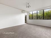 Spacious Ground Floor Apartment in the Heart of... Spacious Ground Floor Apartment in the Heart of...