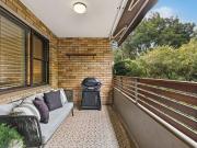 Spacious Ground Floor Apartment with Parking & Oversized...