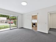 Spacious Ground Floor Apartment with Renovated Kitchen...