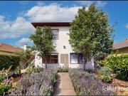 Spacious Ground Floor Art Deco Apartment with Courtyard