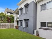 Spacious ground floor retreat with courtyard & double...