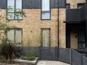 Spacious, light and modern 2 bed flat