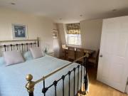 Spacious & light double room. Large family home close to...