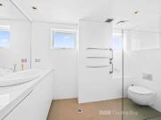 Spacious & Light filled Apartment with Panoramic Harbour...