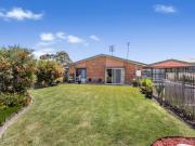 Spacious Living with Exceptional Shedding on a 1027m²...