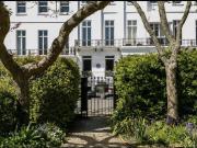 Spacious lower ground floor one bed flat in Kempto