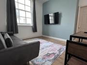Spacious lower ground floor one bed flat in Kempto