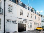 Spacious, light and bright mews house in prime Belgravia...