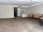 Spacious Modern Apartment | Walk to Station, Shops &...