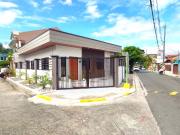 SPACIOUS MODERN DESIGN BUNGALOW HOUSE FOR SALE IN LAS PIÑAS