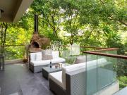 Spacious Modern Home with Vibrant Decor in Maria Luisa...