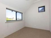 Spacious & Modern Townhouse!