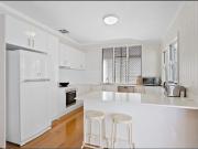 Spacious & Modernised Queenslander Ducted Air con Large...