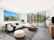 Spacious North Facing 2 Bedroom Apartment in Prime...