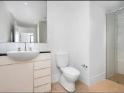 Spacious One bed plus study & Super convenient