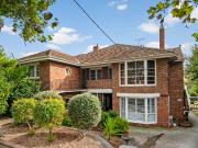Spacious One Bedroom Apartment in Prime Toorak Location