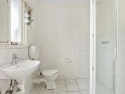 Spacious One Bedroom Apartment in Prime Toorak Location