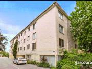 Spacious one bedroom flat in heart of St Kilda East