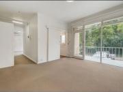 SPACIOUS ONE BEDROOM IN FANTASTIC LOCATION