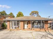 Spacious one bedroom unit in heart of Cranbourne