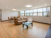 Spacious Open layout Condo with Bright Living Room in...