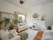 Spacious Original Deco in the Heart of the Botanic Gardens