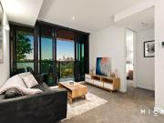 Spacious Paris End Retreat with Uninterrupted Views