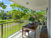 Spacious parkside apartment with city skyline views Spacious parkside apartment with city skyline views