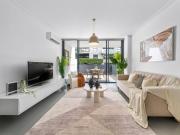 SPACIOUS RENOVATED ONE BEDROOM COURTYARD APARTMENT IN...