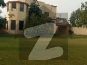 Spacious residence with office/studio