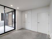 SPACIOUS RIVERSIDE APARTMENT WITH LEAFY VIEWS IN THE...