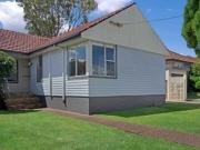 Spacious rooms in friendly share house Close to Shops & Uni!